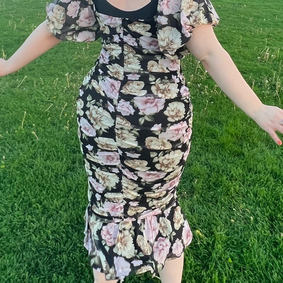 Ruched Floral Dress - Picture 7 of 7